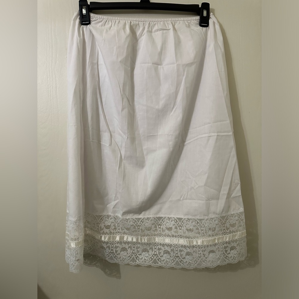 Melody Lace Slip Size Large Pre Owned length 27 inches Vintage